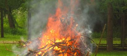 Brûlage à l’air libre des déchets verts (combustion de biomasse)